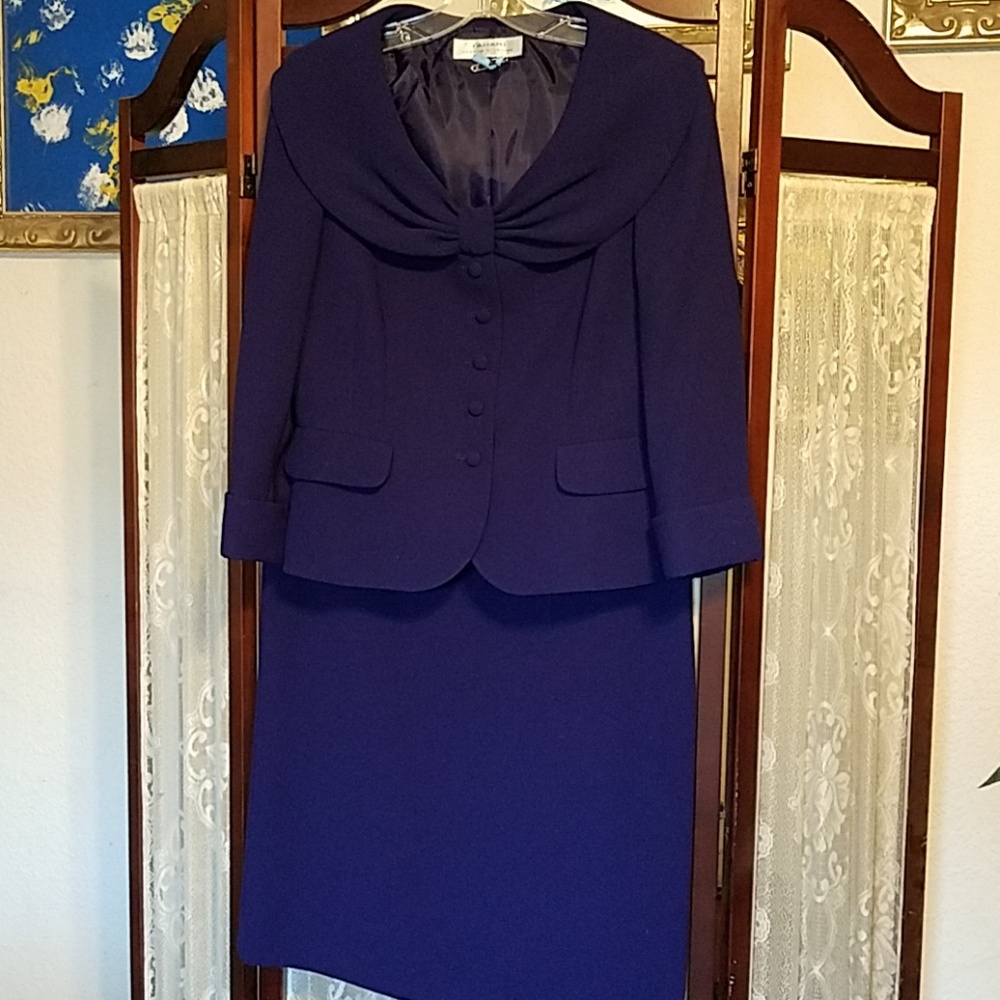Tahari Skirt Suit